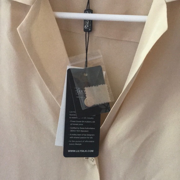 Lilysilk V Neck Button Front Silk Shirt Size Small - Picture 3 of 3